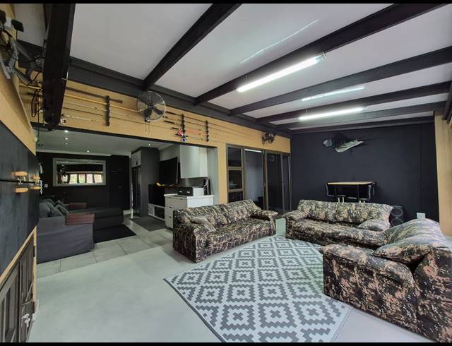 2 BEDROOM TOWNHOUSE FOR SALE IN PEACEHAVEN